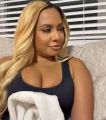 what is he thinking after she says i love you?