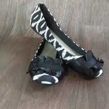 Black And White Striped Flats Fergie Shoes Nwt Fergacilious By Fergie Size 6 Stripe Flats Color Black White Size 6 Fergie Shoes Striped Flats Loafer Flats