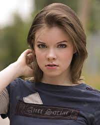 Pin By I Love Anime On Voice Actors Alexa Davalos Cherami Leigh Actors