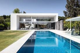 Maison Transparente Et Minimaliste En Israel Clem Around The Corner Belle Maison Moderne Maison Moderne Maison Minimaliste