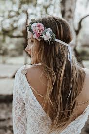Elvana In 2020 Hochzeit Frisuren Blumenkranz Blumenkranz Hochzeit Und Blumenkranz