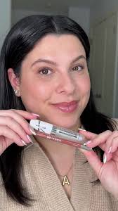 Urban Glow Lip Gloss Peach Shine