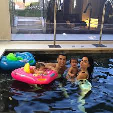 Are you ready to see cristiano ronaldo's incredibly beautiful house? How Does Cristiano Ronaldo Live An Inside Look At His Amazing Houses Through The Years