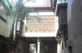 بيت السحيمي الطابق الأول في الطابق الأول غرف العائلة وهي قاعات متعددة تشبه التي في الطابق الأرضي إلا أن بها شبابيك كثيرة م Home Decor Blinds Home