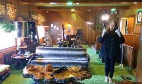 The juxtaposition of competing architectural elements—for example, mirrors were. Elvis Presley S Graceland Virtual Tour Review Live Streamed Experience Worth Every Penny Music Entertainment Express Co Uk