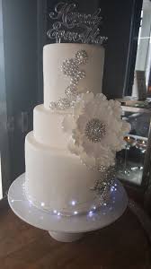 3 Tier Disproportionate Wedding Cake On Cake Central Love The Lights Around The Bottom Tier Cake Wedding Cakes Jewel Cake