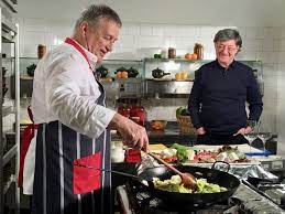 Politică şi delicateţuri, cu mircea dinescu video | realitatea.net. Mircea Dinescu Èi A Deschis Restaurant Cu Numele Emisiunii Pe Care O PrezintÄ Radio Infinit