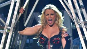 New britney spears merchandise available now! Britney Spears Nach Oben Ohne Post Zeigt Sie Nun Noch Mehr Stern De