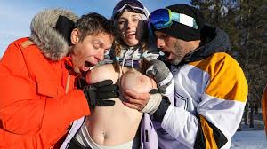 ▷ Angel Youngs in DP With A Snow Angel (Photo 1) | Brazzers