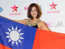 超模生死鬥》娜塔莉愛台灣帶國旗為選手打氣