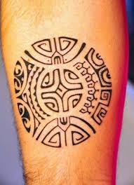 Polynesische Maori Tattoos Bedeutung Der Tribalsmotive Und Muster Met Afbeeldingen Polynesische Tatoeages Maori Tatoeages Tatoeages