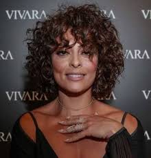 Pin de Doris Vera em Curly Hair