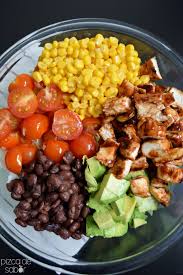 Ensalada Con Pollo Bbq Elote Frijoles Negros Y Aguacate Rezept Mahlzeit Diat Mahlzeit Plane Essensrezepte