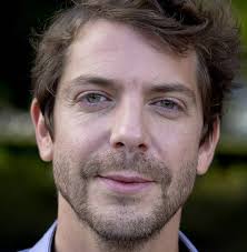 Ramsey nasr (rotterdam, 1974) is an actor, a poet, a playwright, a connoisseur of classical music and an art collector. Herriemaker Bij Voorstelling Biedt Acteurs Excuses Aan Show Ad Nl