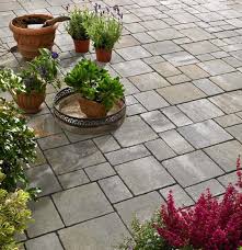 Via Leano Pflastersteine In Muschelkalk Nuanciert Terrasse Pflastern Pflastersteine Garten Ideen