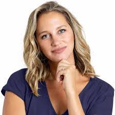 Amy Pender's Instagram, Twitter & Facebook