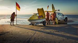 How many rnli lifeguards are there in the uk? Start Your Career On The Beach As An Rnli Lifeguard Surf Life Saving Gb