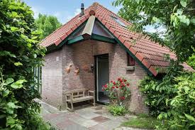 Auf Einem Park Auf Der Grevelingenmeer Befindet Sich Dieses Ferienhaus 200m In 2020 Ferienhaus Niederlande Ferienhaus Am See Ferienhaus Mit Hund Deutschland