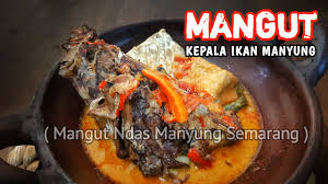 Mangut masakan khas semarang, dibuat dari ikan asap, bisa ikan tongkol asap, ikan manyu asap atau ikan pari asap. Resep Mangut Kepala Manyung Khas Semarang Youtube