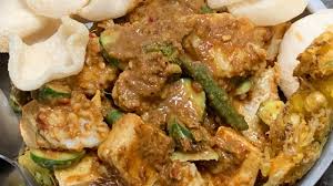 Sajikan 1 porsi nasi atau lontong, tambahkan sayuran dan kemangi yang telah disiapkan dan, siram bumbu kacang. Resep Lontong Pecel Ulek Youtube