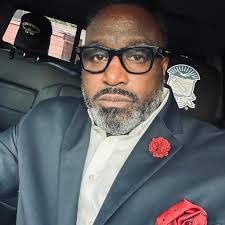 FB help me wish Queen Daisy Wiggins a Happy Blessed Birthday!!! To know her  is to LOVE Her!!❤️❤️❤️❤️🌹🌹🌹