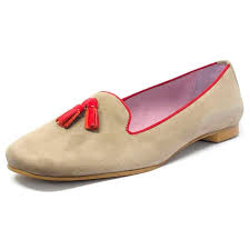 Le confort n'est pas le même, la chaleur recherchée pour vos pieds, la durée de vie de vos chaussons homme grande taille, les odeurs plus ou moins prononcées, l'utilisation que vous en faites, le prix. Chaussons Velours Beige Multicolore Chaussures Femme Grande Taille