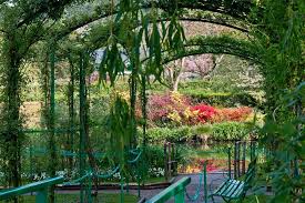 The Arbour At The Edge Of The Pond In Nimpheas Claude Monet S House To Giverny Giverny Monet Monet Garden Giverny Artist Monet