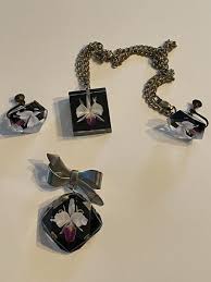 VTG Reversed Carved Lucite Iris Flower Screw Earrings, Pendant & Pin Set  1970's