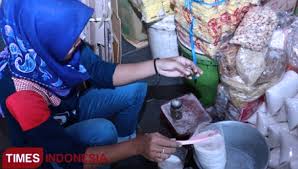 Peluang bisnis sampingan tanpa modal toko grosir sembako murah terpercaya | toko sembako online (sumber : Siaga Resesi Ekonomi Risma Telekonferensi Dengan Distributor Sembako Surabaya Times Indonesia