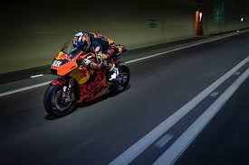 Miguel oliveira secured his third motogp victory after a superb performance in barcelona. Motogp Bike Rast Durch Autobahntunnel Miguel Oliveira Eroffnet Gleinalmtunnel