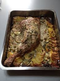 Cuisse De Dinde Sauce Magique Sur Son Lit De Courgette Et Pomme De Terre Recette Plat Au Four Recettes De Cuisine Recette Volaille