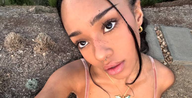 Manon shares revealing update as she takes KATSEYE out of bio