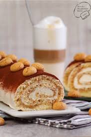 Tiramisu Als Roulade Mit Biskuit Und Mascarpone Creme Getrankt Wird Die Roulade Mit Starken Kaffe Rouladen Kuchen Desserts Ohne Backen Italienische Nachspeise
