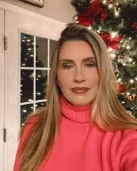 Danielle Uhler's Instagram, Twitter & Facebook