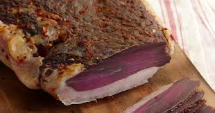 Seulement 3 Ingredients Sont Necessaire Pour Realiser A La Maison Un Delicieux Magret De Canard Seche Recettes De Cuisine Magret De Canard Cuisine Et Boissons