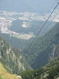 Este deosebit de utilă turiștilor care anual, în sezonul de vară, încearcă să ajungă cât mai devreme la babele, la crucea eroilor neamului (crucea caraiman). Stalpul Periculos Orasul Busteni Si Telecabina Busteni Babele Urca Mapio Net