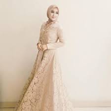 Brokat kombinasi warna gold dan maroon / … 03.04.2021 · 49 model gamis brokat populer from thegorbalsla.com contoh kombinasi warna (palet) untuk desain grafis, desain blog atau website, cat rumah, desain produk pakaian, baju, gamis dan jilbab. Dress Kebaya Brokat