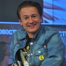 Представьте себе, олег евгеньевич против государственных театров. Perenesshij Bolezn 60 Letnij Oleg Menshikov Vyshel V Svet Opirayas Na Trost Vokrug Tv