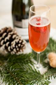 Cocktail Rubis A La Framboise Et Au Cremant D Alsace Recette Cocktail Cremant Liqueur De Cassis Recette En Famille
