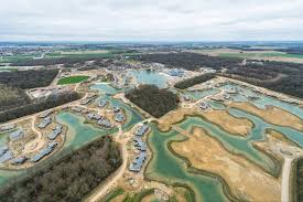 Vue Sur Le Chantier De Villages Nature Paris En Mars 2017 Situe A Marne La Vallee Sur Les Communes De Bailly Romainvi Destination Touristique Village Tourisme