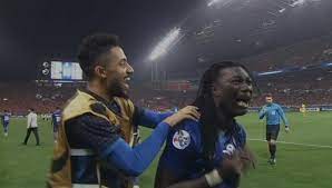 أطلق والدها اسم سيلينا لإبنته لأنه كان معجبا بالمغنية المكسيكية. Ø¨ÙƒØ§Ø¡ Ø¬ÙˆÙ…ÙŠØ² Ø¨Ø¹Ø¯ Ù‡Ø¯ÙÙ‡ ÙÙŠ Ù…Ø±Ù…ÙŠ Ø§ÙˆØ±Ø§ÙˆØ§ Ø¨Ù†Ù‡Ø§Ø¦ÙŠ Ø¯ÙˆØ±ÙŠ Ø§Ø¨Ø·Ø§Ù„ Ø§Ø³ÙŠØ§ Ø¨Ø·ÙˆÙ„Ø§Øª