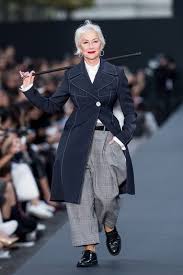 70代でパリコレに登場したジェーン フォンダとヘレン ミランのエイジング名言集 vol 1ジェーン編 海外セレブウォッチャーさかい もゆるの セレブ胸キュン通信 mi mollet ミモレ 講談社 ファッションスタイル シニアファッション ファッション