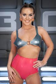 Raye in bikini - sizzling pics that will make you