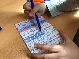Zentangle muster kunstunterricht malen mandala kunstunterricht kunststunden kawaii kritzeleien heilige geometrie symbole muster malen muster zeichnung kritzeleien. Kunstunterricht Bei Den Flexies Drucken Mit Styreneplatten Gerhart Hauptmann Grundschule Grunheide Mark
