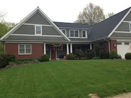Flats manufactured stone siding with 213 reviews and the koni brick old chicago blanc 8.20 in. Red Brick House Gray Siding Novocom Top