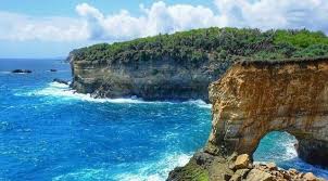 Pantai karang bolong adalah salah satu destinasi eksotis yang bisa ditemukan di pacitan. 11 Spot Foto Pantai Karang Bolong Serang Htm Rute