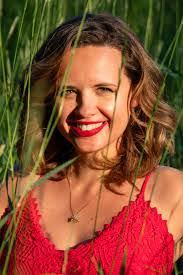 Margaret Hanscom's Instagram, Twitter & Facebook