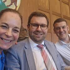 Die CDU Tempelhof-Schöneberg ist hervorragend aufgestellt! Beim heutigen  Kreisparteitag wurde @jm_luczak als Vorsitzender bestätigt und hat ein  klasse Team hinter sich. Mit Daniel Dittmar und @hildebentele in der  Versammlungsleitung hatten wir alles