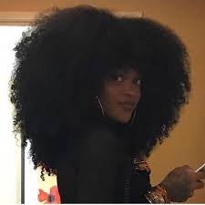 Faire Des Coiffures C Est Bien Mais Des Coiffures Qui Nous Permettent De Retenir Notre Longueur C Est Hair Styles Curly Hair Styles Naturally Curly Hair Styles