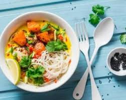 Recette De Bouillon Au Curcuma Et Aux Agrumes Nouilles De Riz Et Legumes Rotis Recette Nouilles De Riz Legumes Rotis Plat Vegetarien